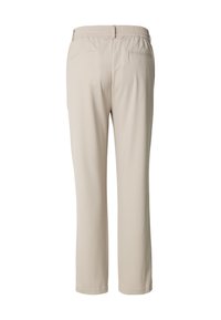 Pantalon beige à texture lisse, doté d'une ceinture élastique, de deux poches arrière et d'une coupe droite.