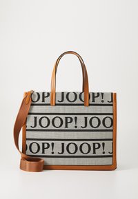 Sac fourre-tout rectangulaire avec une surface grise à motif tissé, arborant le texte noir "JOOP!". Poignées en cuir marron et une bandoulière amovible.
