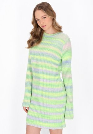 Ribbag dress i pastellgrön med horisontella ränder i lavendel och gult. Långa ärmar och rund halsringning. Mjuk, strukturerad tyg.