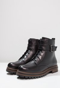 Pier One Stivaletti stringati - black