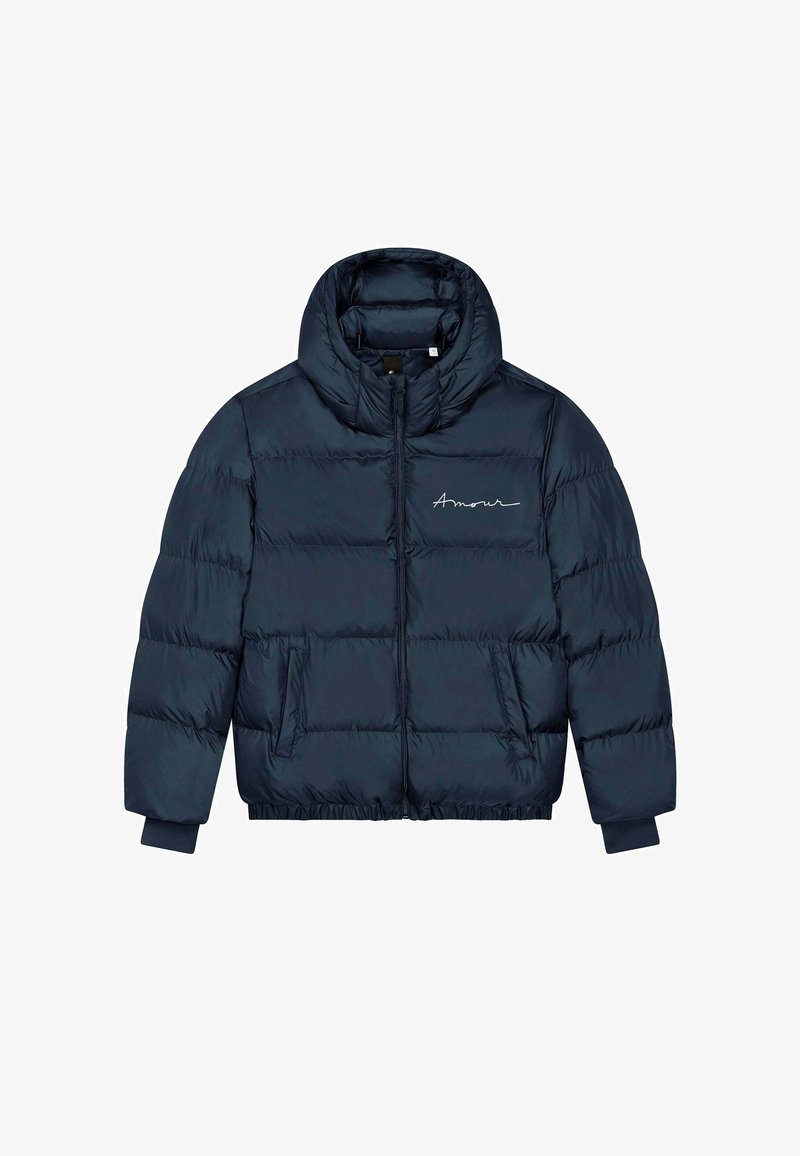Veste matelassée bleu marine avec capuche, fermeture éclair à l'avant, deux poches, poignets côtelés et "Amour" brodé sur le côté gauche de la poitrine.