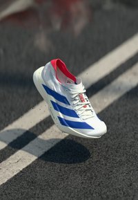 Nem kiválasztott, footwear white/team royal blue/pure ruby