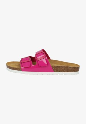 Roze patenten sandalen met twee verstelbare gespsluitingen, een kurken voetbed en een witte rubberen zool. Het ontwerp heeft een brede, open teenstijl.