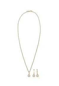 Ensemble de bijoux en ton or comprenant un collier à chaîne avec un pendentif rond et des boucles d'oreilles assorties, chacune ornée d'un accent en pierre circulaire blanche.