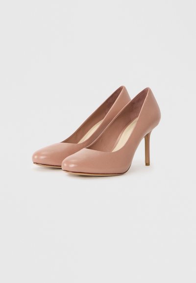 Kailas augstpapēžu kurpes, kas darinātas no gludas ādas ar smailu purngalu un šauru stiletto papēdi, ar smalku spīdumu un mīkstu iekšējo oderi.