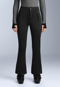 Černé rozšířené kalhoty vyrobené z hladké, elastické tkaniny. Obsahují dvě kapsy se zipem a zapínání na předním knoflíku. Ozdobeny kontrastními postranními švy.