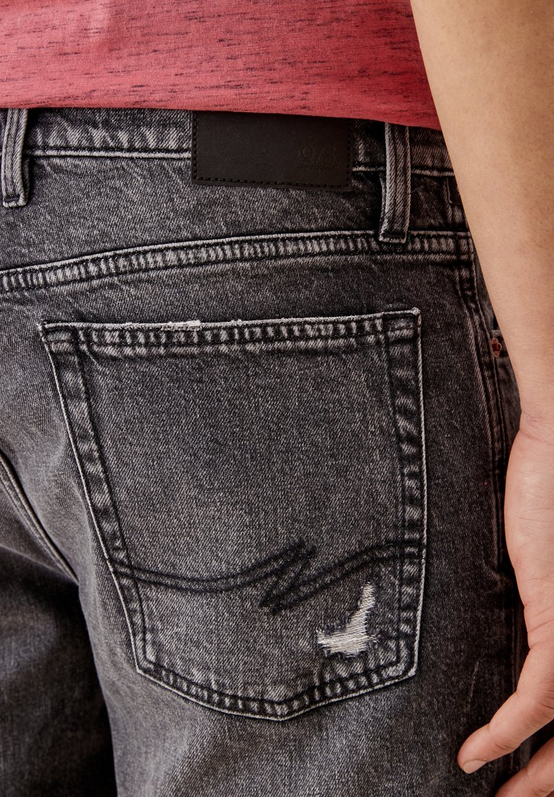 Herren Skinny Fit | QS by s.Oliver REGULAR : SHORT EN AU LOOK USÉ Jeans Shorts grey stretched den/black denim - VR54123 Herren Skinny Fit | QS by s.Oliver REGULAR : SHORT EN AU LOOK USÉ Jeans Shorts grey stretched den/black denim - VR54123
