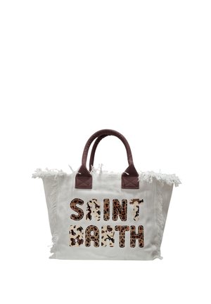 Sac fourre-tout en toile blanche avec bords effilochés, poignées marron et texte "SAINT BARTH" imprimé léopard sur le devant.