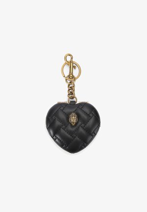 Porte-clés en cuir noir de forme cœur avec texture tissée, quincaillerie dorée et un fermoir décoratif ornée d'un design élaboré.