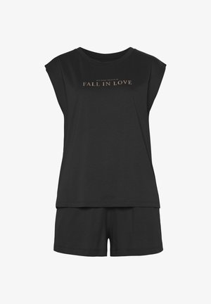Schwarzes Lounge-Set bestehend aus einem lässigen, kurzärmeligen Oberteil mit einem Spruch und passenden Shorts, gefertigt aus weichem Baumwollmaterial.