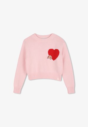 Pull en maille rose clair à manches longues, poignets et ourlet côtelés, avec un grand cœur rouge et un petit croissant avec le mot "love" sur la poitrine.