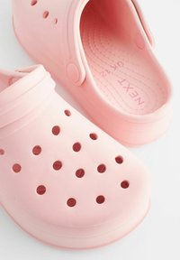 Next CHUNKY- REGULAR FIT - Dreváky - pink