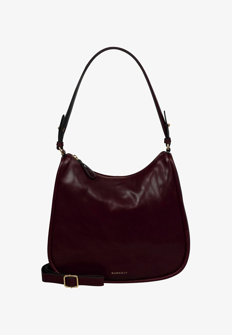 Borsa a tracolla in pelle bordeaux con finitura liscia, dotata di una tracolla nera regolabile e hardware in tono oro. Forma arrotondata con chiusura a zip.