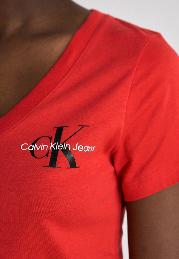 MONOLOGO V NECK TEE - Print T-shirt - candy apple2