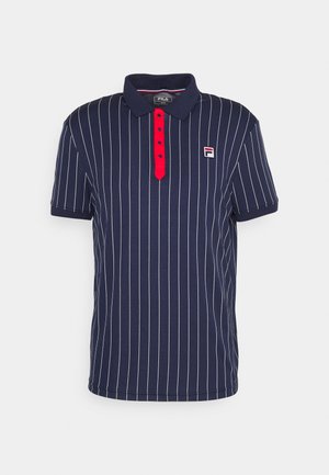 Polo bleu marine avec des rayures verticales blanches, doté d'une patte de boutonnage rouge et d'un petit logo brodé sur la poitrine. Manches courtes.