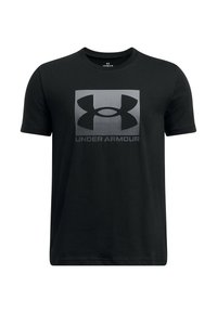 T-shirt noir à manches courtes avec un carré dégradé gris affichant le logo Under Armour et le texte "UNDER ARMOUR" centré sur la poitrine.