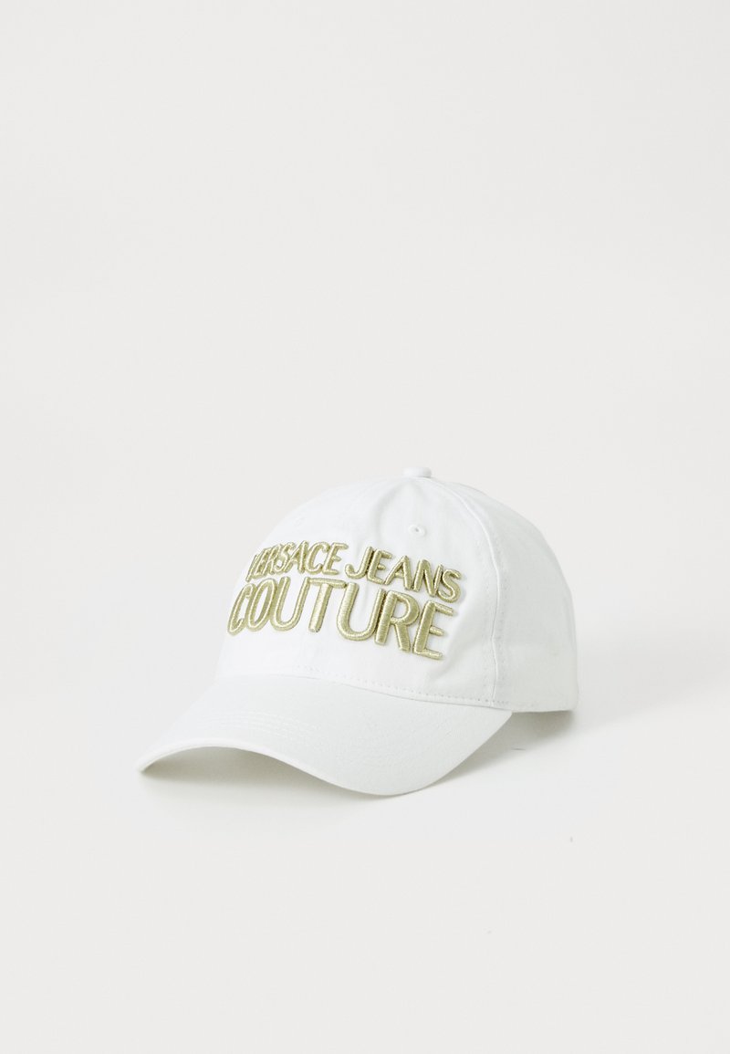 Λευκό καπέλο βαμβακερό με κεντημένη την επιγραφή "VERSACE JEANS COUTURE" σε χρυσό χρώμα. Μαλακή υφή, δομημένο στυλ και κυρτός γείσος.
