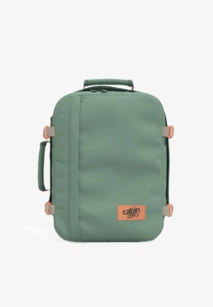 Valigia da cabina morbida rettangolare verde con maniglie superiori e laterali, cinghie di compressione laterali e una toppa con il logo "cabin zero" sul davanti.