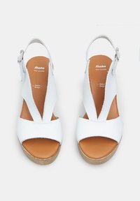 Bata Magas sarkú szandálok - bianco
