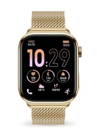 Złoty smartwatch z kwadratowym wyświetlaczem, czarnym ekranem, cyfrowym czasomierzem i wskaźnikami zdrowia. Metalowa siatkowa bransoleta z bezpiecznym zapięciem.