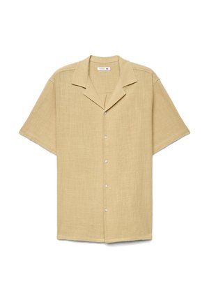 Camicia beige a maniche corte con collo alla coreana, tessuto leggero e strutturato, e bottoni bianchi sul davanti.