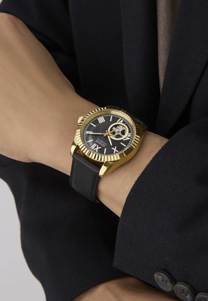 Guess CONNOISSEUR złoty