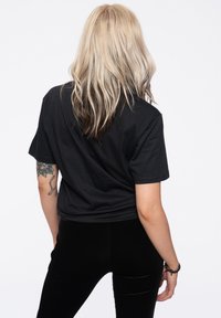 Paradiso Clothing QUEEN A DAY AT THE RACES - Print T-shirt - black