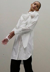 Victoria Beckham WRAP SHIRT DRESS - Φόρεμα πουκάμισο - white
