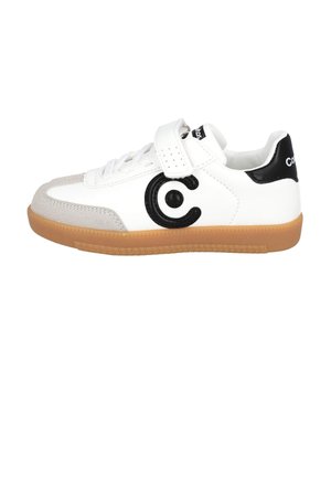 Zapatilla blanca con puntera beige, suela de goma, detalle negro en el talón, gran logo negro "C" en el lateral y correa blanca de velcro sobre los cordones.