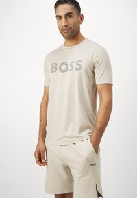 BOSS HECON ACTIVE - Sportiniai šortai - open beige
