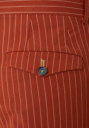 Poradie 1: Twisted Tailor - CORTESE TROUSER RUST - Nohavice