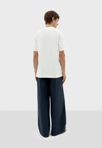 Thinking Mu ZACH - T-shirt con stampa - white