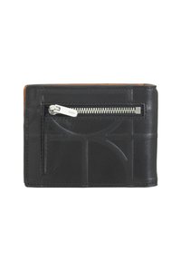 Portafoglio in pelle nera con un motivo geometrico testurizzato, una tasca esterna con zip e dettagli di cucitura arancioni lungo i bordi.