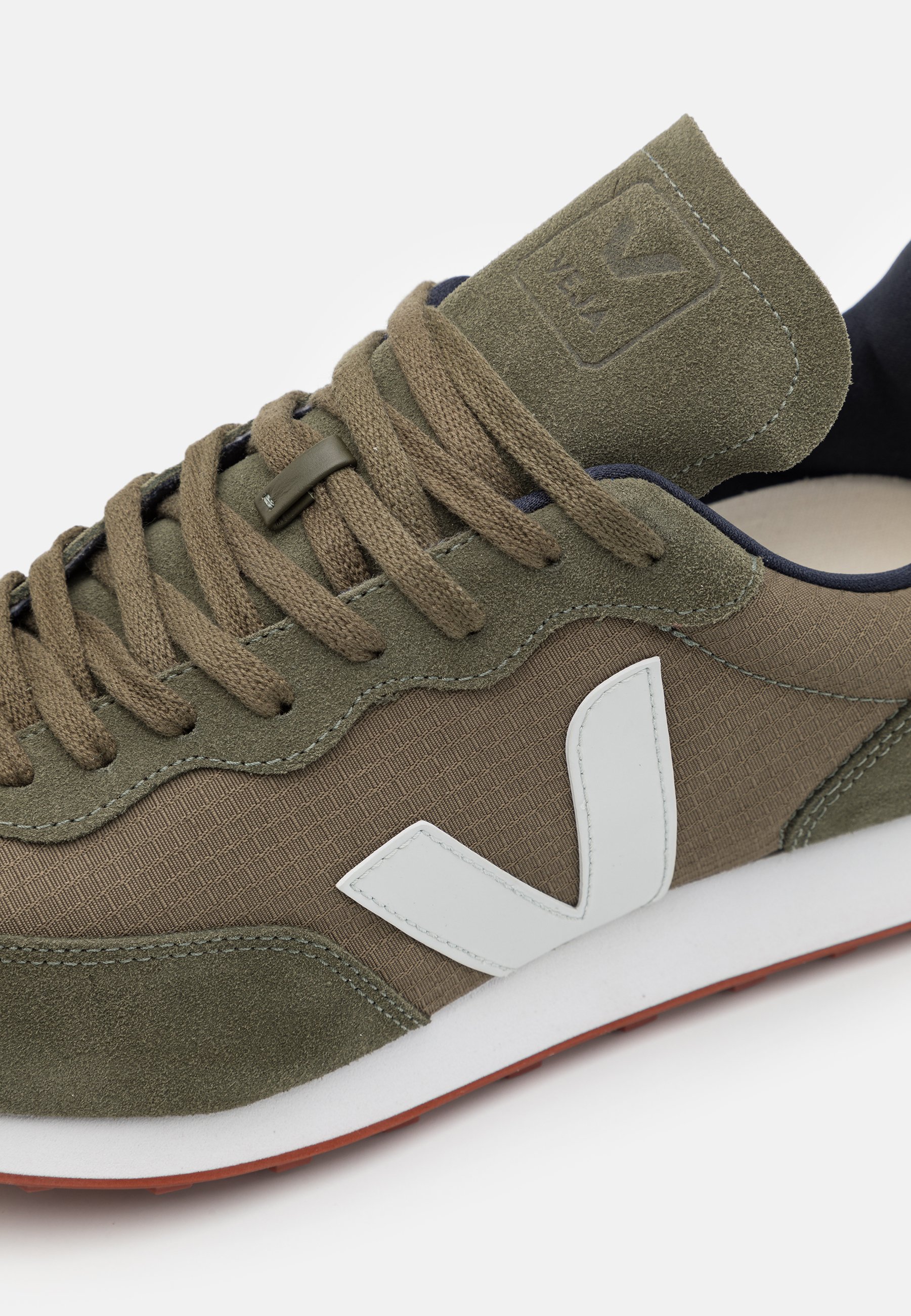 Outfits mit New Balance dames sneaker - Kaki - Maat 38 (5 Outfits) |  VrouwenOutfits.nl