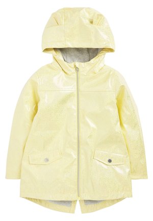 Kinderen lichtgele regenjas met capuchon, voorrits, twee klepzakken met drukknopen en een iets langere zoom aan de achterkant.