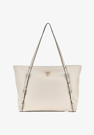 Borsa tote beige con una texture morbida, doppie tracolle e bordi neri. Presenta una placca con logo dorato sul davanti e un design spazioso.