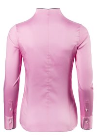 Camicia rosa a maniche lunghe realizzata in tessuto liscio, caratterizzata da un colletto alto, piping neri a contrasto e polsini con bottoni, dotati di due bottoni.
