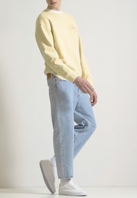 Levi's® STAY LOOSE TAPER CROP - Relaxed fit jeans - royal stonewash
