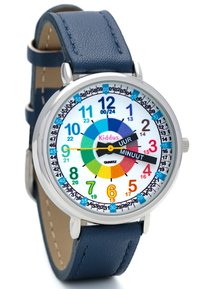 Montre en quartz ronde avec un cadran blanc, des marqueurs d'heure multicolores et un bracelet en cuir bleu. Comprend deux fuseaux horaires et des aiguilles audacieuses.
