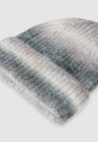 Berretto lavorato a maglia in una gradazione di grigio e bianco, con texture a coste e risvolto. Realizzato in un morbido materiale misto lana.