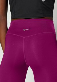 Nike Performance RUN 7/8 - Leggings - sangria white