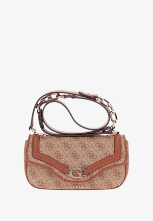 Braune Handtasche mit Muster und Lederakzenten, ausgestattet mit einem goldenen Logo-Verschluss, verstellbarem Tragegurt und einer strukturierten rechteckigen Form.