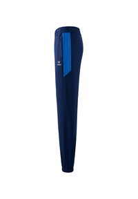 Pantalones deportivos de color marino con una franja de acento azul, cinturilla elástica y piernas ajustadas; hechos de material ligero y transpirable.