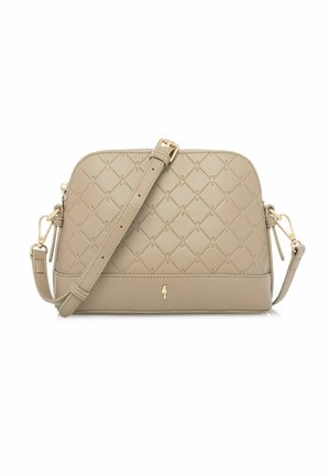 Beżowa torba na ramię z pikowaniem w kształcie diamentów, regulowanym paskiem, złotym okuciem i małym złotym logo na środku dolnej części przedniej strony.