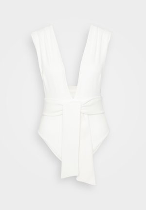 Weißer einteiliger Badeanzug mit tiefem V-Ausschnitt, breiten Trägern und einer vorderen Bindeschleife. Glattes Material mit nahtlosem Design.