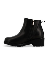 Stivaletti neri alla caviglia in pelle liscia, con cerniera laterale, linguetta per facilitare la calzata e tacco spesso con suola texturizzata.