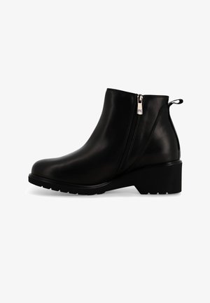 Stivaletti neri alla caviglia in pelle liscia, con cerniera laterale, linguetta per facilitare la calzata e tacco spesso con suola texturizzata.