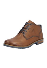 Botas de cuero marrón hasta el tobillo con un acabado suave, cordones grises y suela de goma. Presentan detalles de costura y un acento en el talón de contraste.