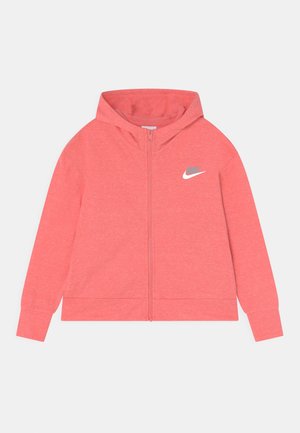 Korallfärgad zip-up hoodie med framficka, mjukt tyg, långa ärmar och en grå Nike-logotyp på vänster bröst. Mjuk textur och avslappnad passform.