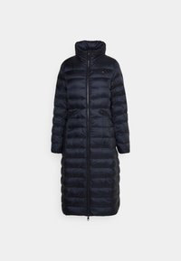 Lång svart pufferjacka med hög krage, full dragkedja och sidofickor. Har horisontell quiltning och en snygg, slät textur.